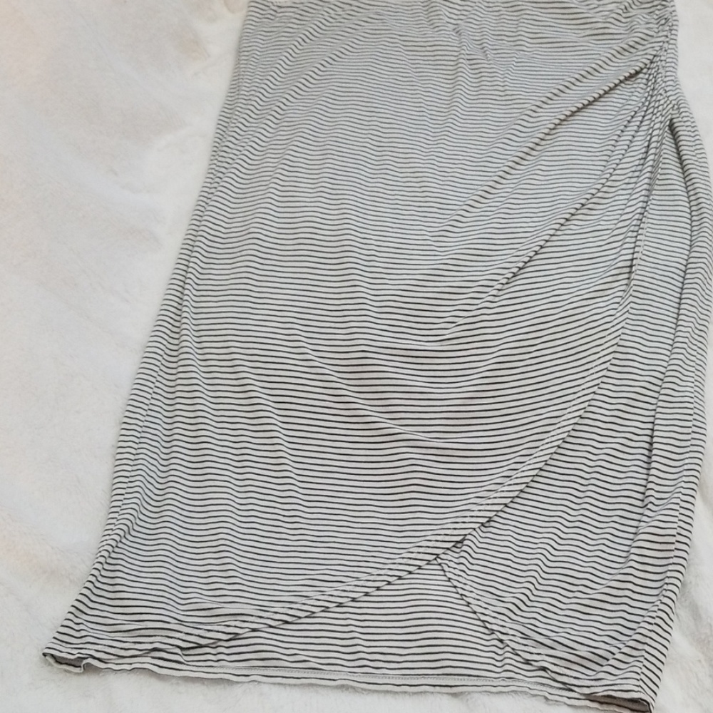 Black and white Jersey knit skirt, size XL